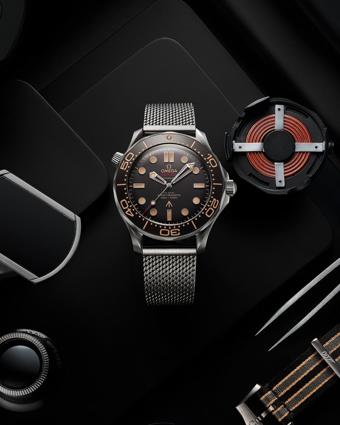 OMEGA Seamaster Diver 300M 007 Edition - ângulo 4